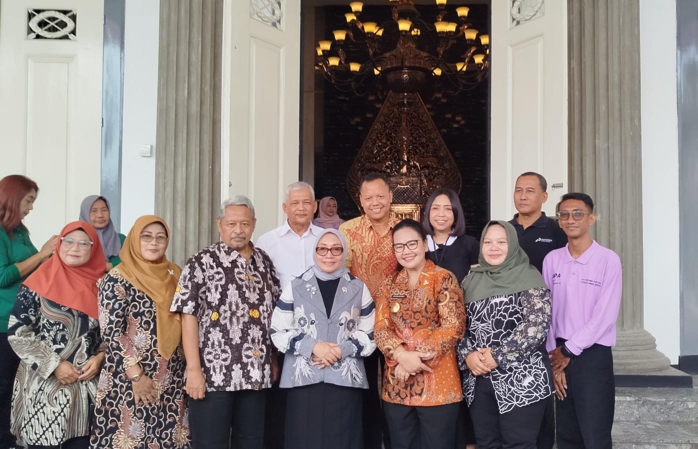 Audiensi YKKS dengan Walikota dan Menteri Pemberdayaan Perempuan